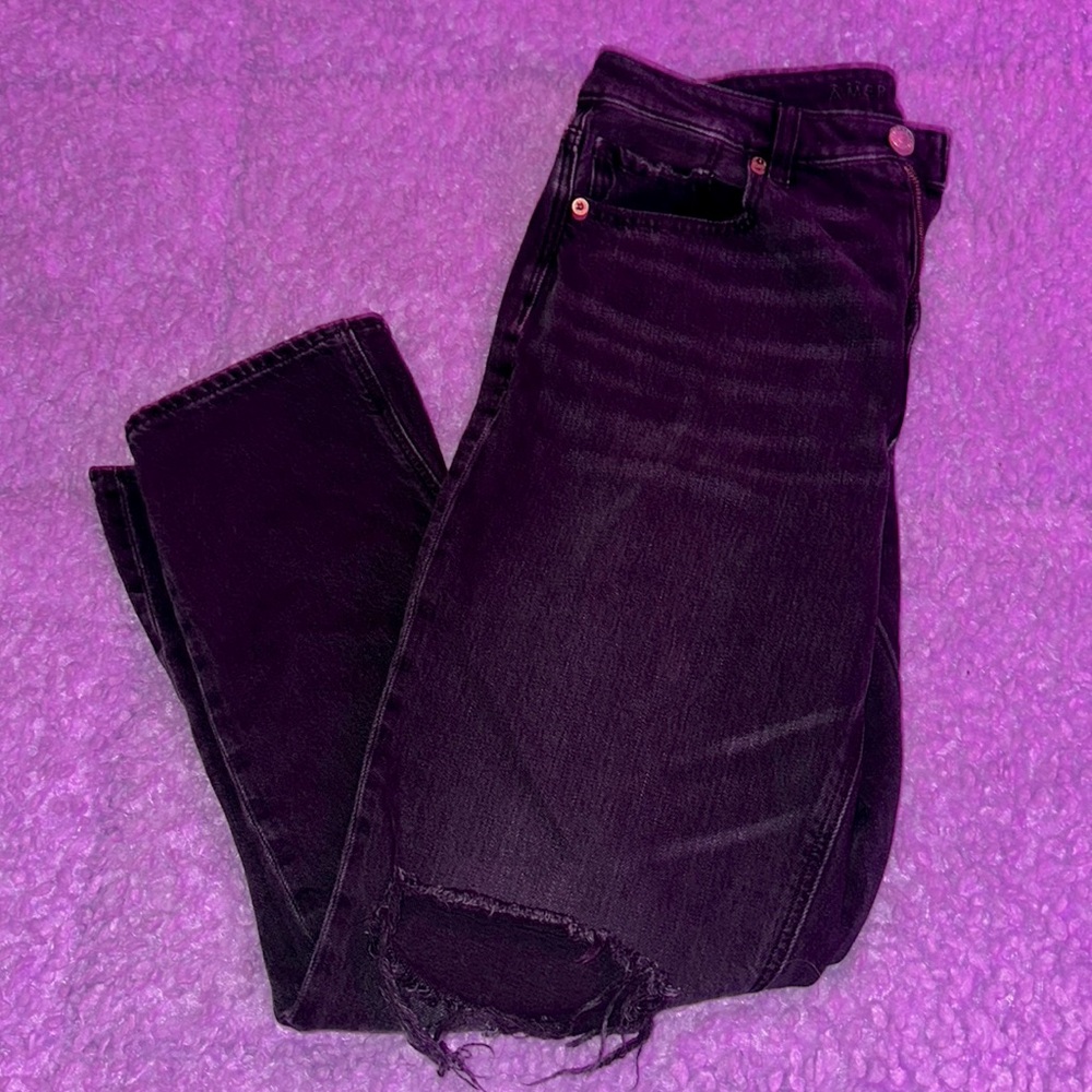 American Eagle Strigid High-Waisted Mom Jean 8 Short